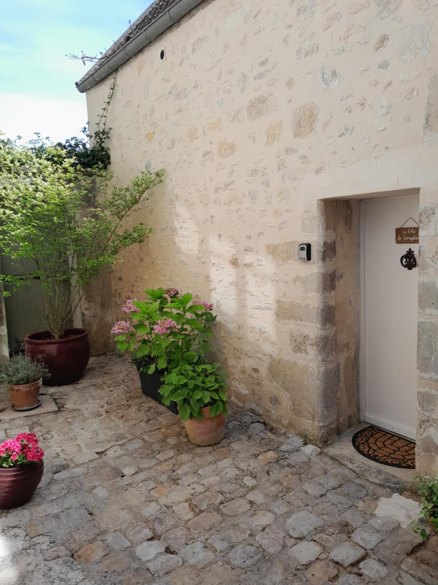 Gite La Folie De Seraphine Senlis  Eksteriør billede